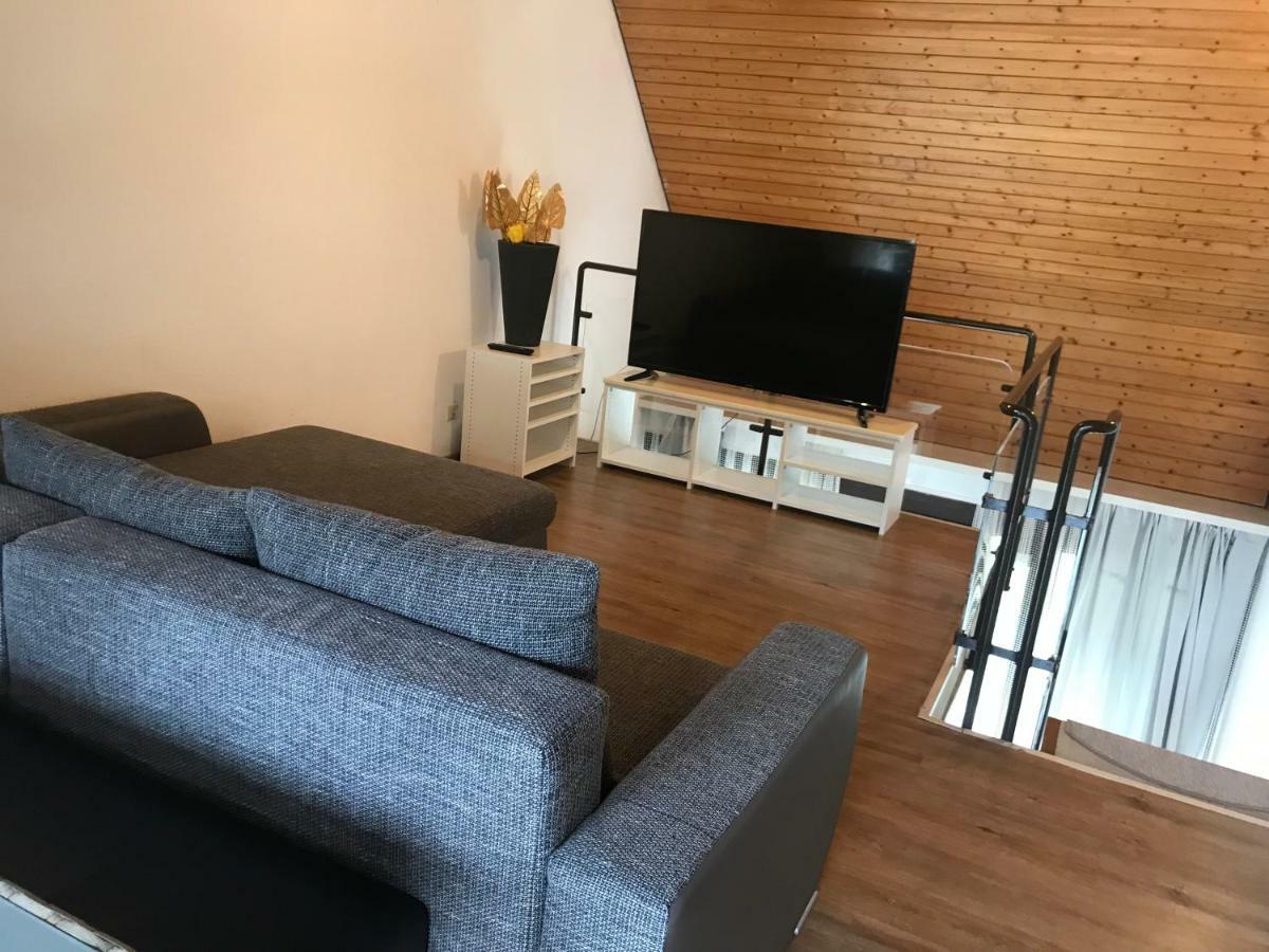 Bames Badurach Metzingen Stuttgart Apartment Бад Урах Екстериор снимка